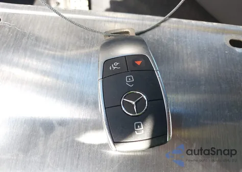 2020 Mercedes-Benz C 300 z USA, uszkodzony, nr VIN WDDWJ8DB2LF972224